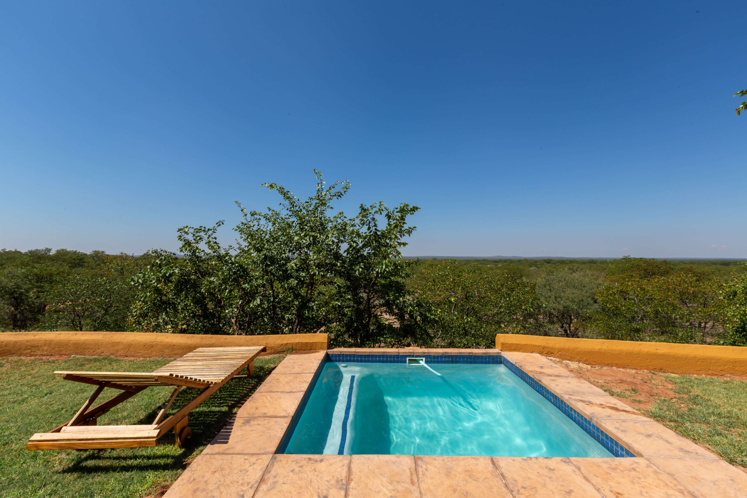 Luxury Game Reserve in Africa - Mopane Bush lodge in Mapesu