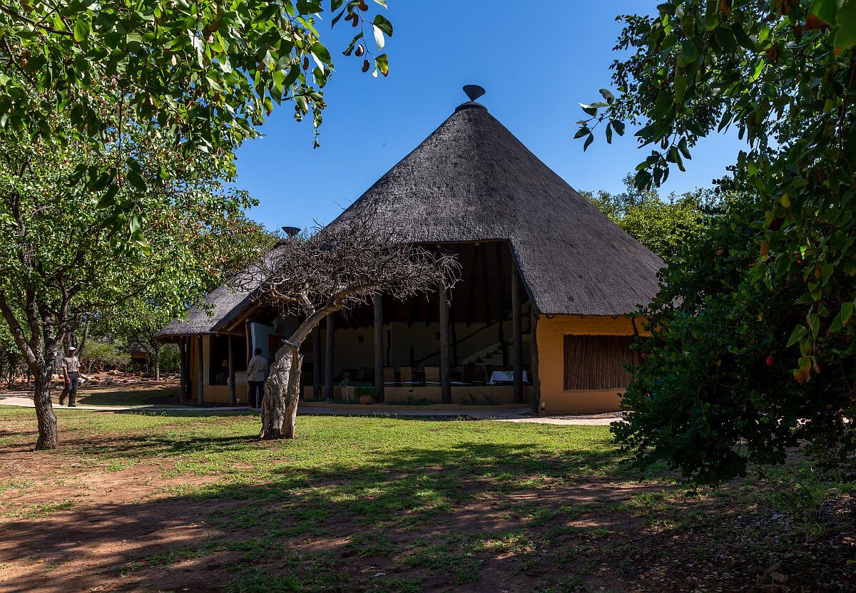 Luxury Game Reserve in Africa - Mopane Bush lodge in Mapesudining_lounge