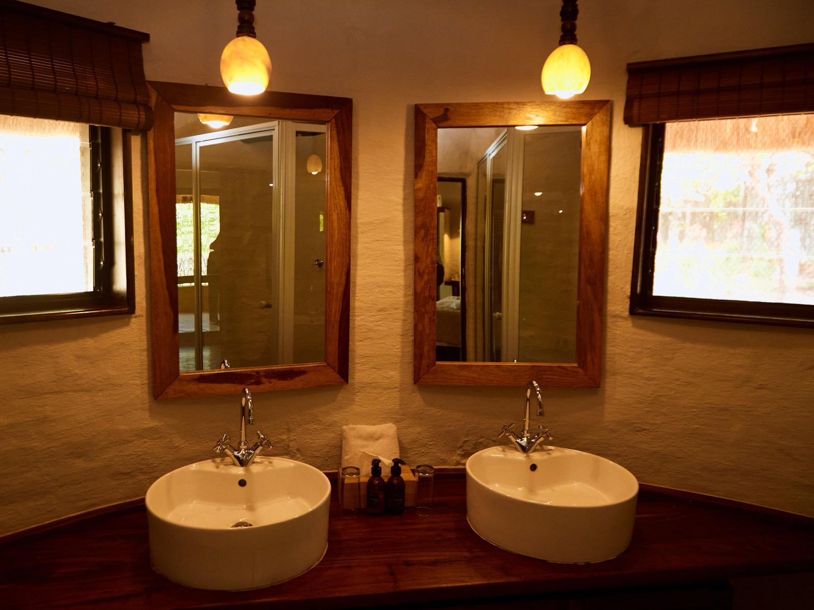 bathroom @ Mapesu Private Game reserve